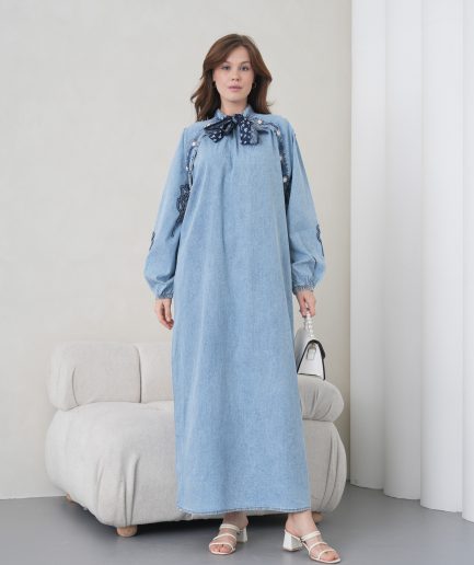 Boncuk Ve Nakış İşlemeli Fularlı Geniş Kalıp Uzun Kot Elbise